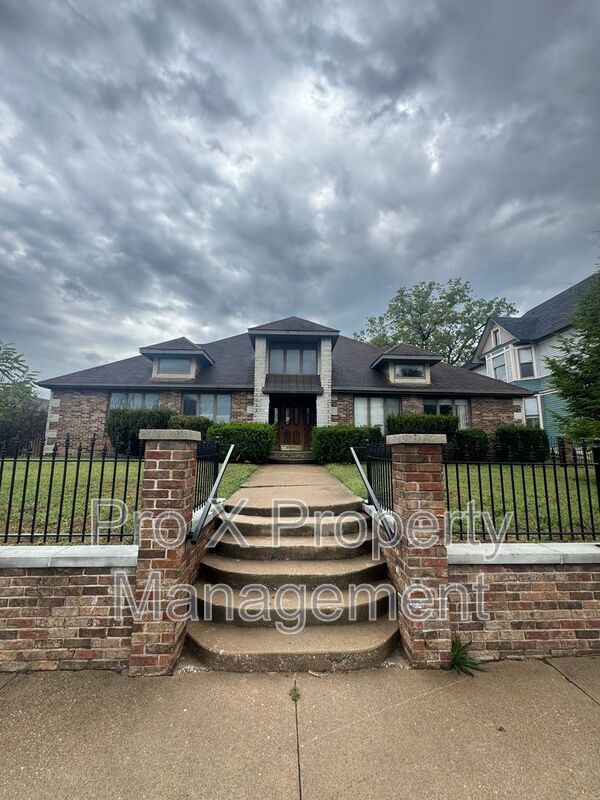 Foto principal - 510 E Elm St