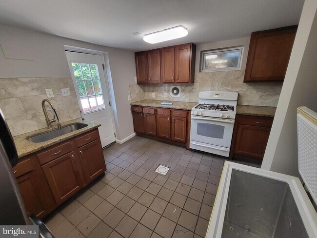 Foto del edificio - 6427 Kilmer St