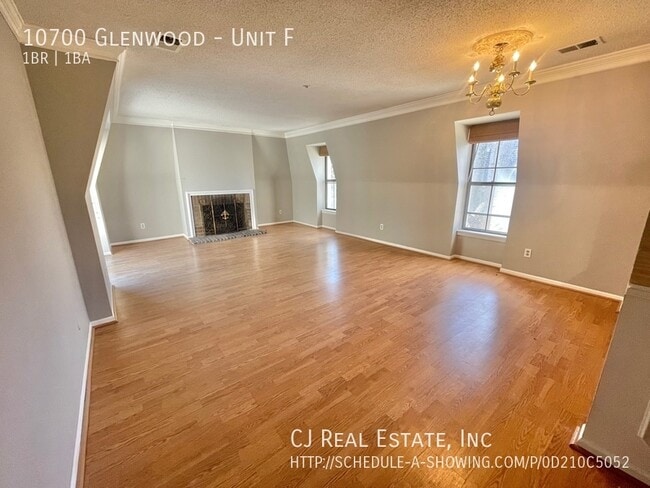 Building Photo - 10700 Glenwood-Unit F