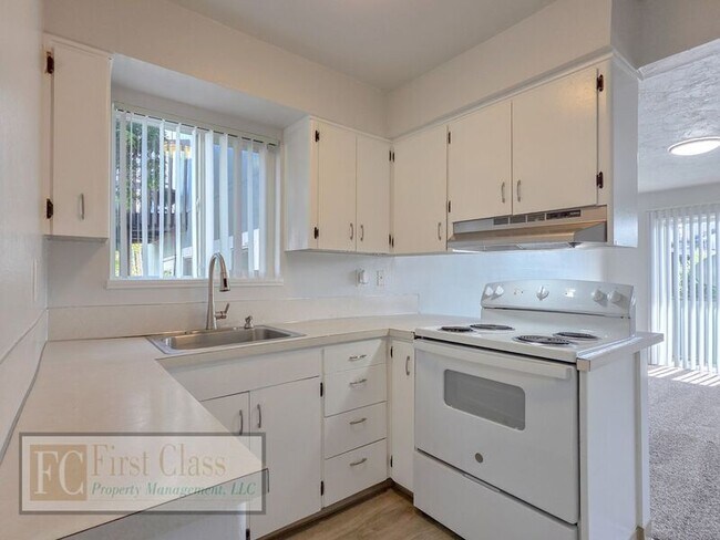 Foto del edificio - 12345 SW Hall Blvd
