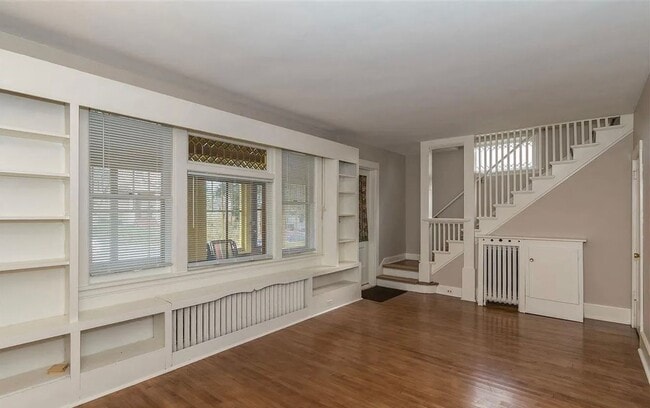 Building Photo - 625 N 16th Ave E