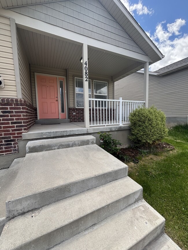Building Photo - 4082 Chinook St