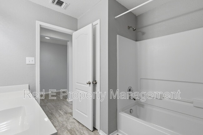 Foto del edificio - 1426 Cutler Bay