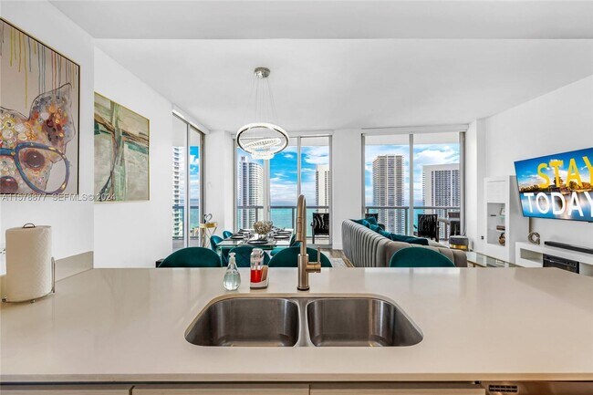Foto del edificio - 2600 E Hallandale Beach Blvd