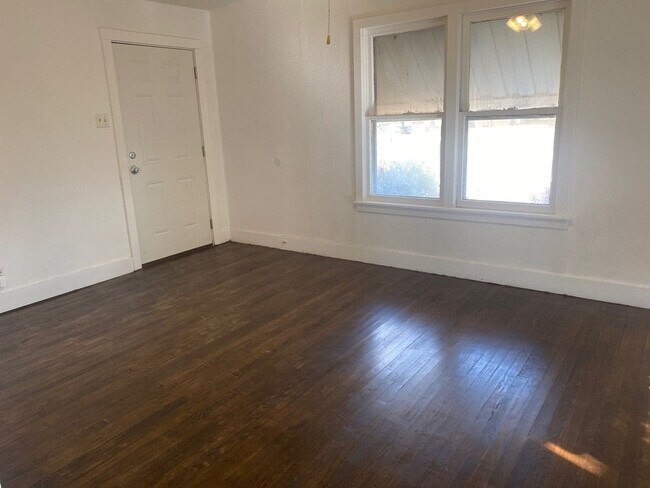 Building Photo - BIG SPRING TX - 2 Bed / 1 Bath home $900/m...