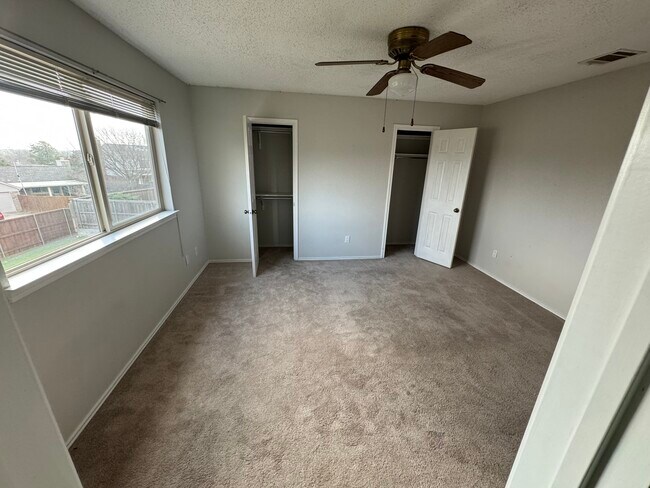 Armarios dobles en los dormitorios - 3905 Picato Dr