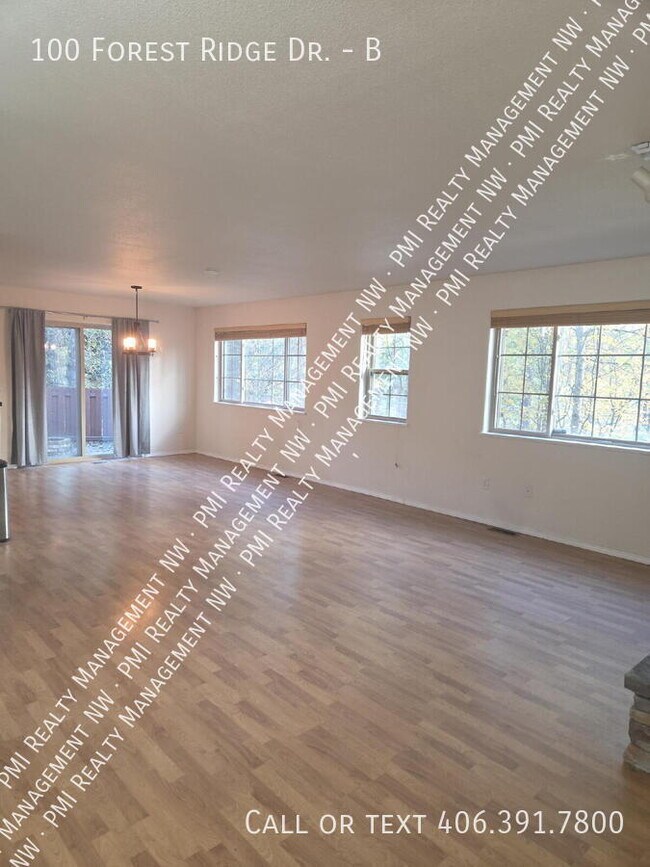 Foto del edificio - 100 Forest Ridge Dr