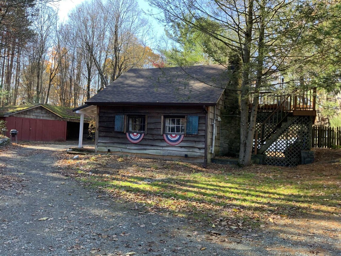 Primary Photo - 356 Rossway Rd