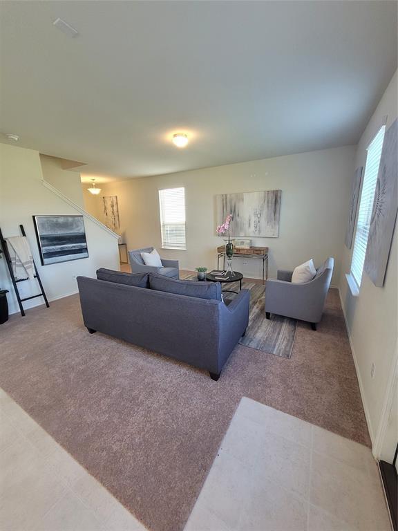 Building Photo - 320 La Dera Dr