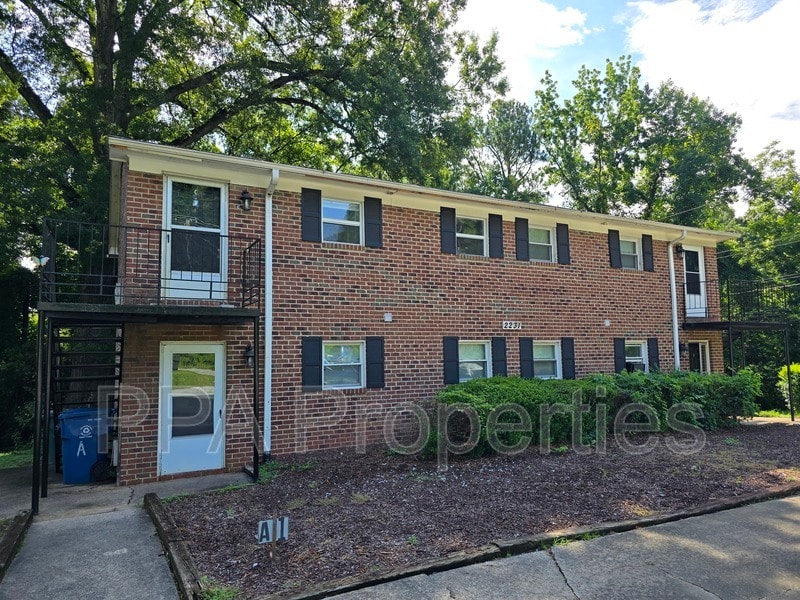 Primary Photo - 2231 Summit St