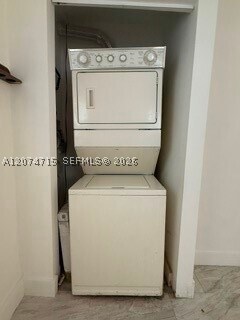 Foto del edificio - 237 NE 58th St