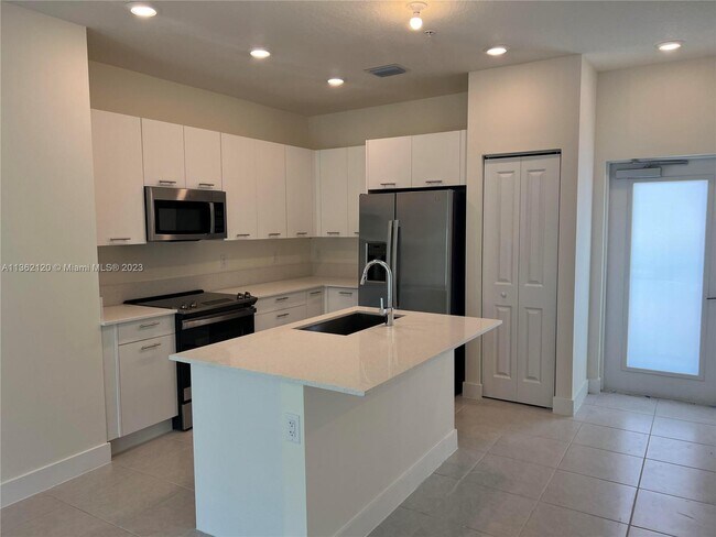 Foto del edificio - 8001 NW 41st St