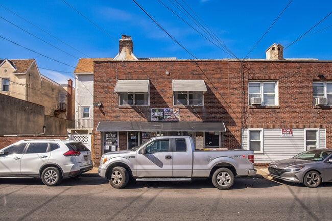 Building Photo - 228 Long Ln