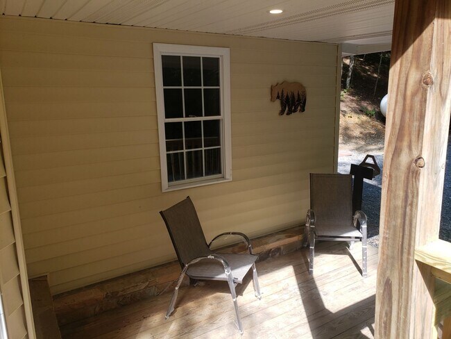 Building Photo - Sevierville 37876 - Fully Furnished, 3 bed...