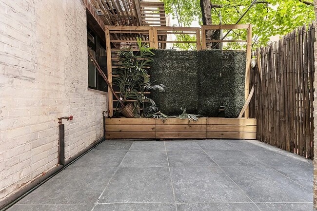 Building Photo - 121 E 37th St