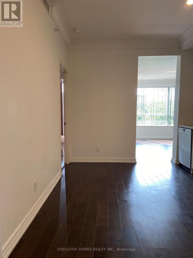 Photo du bâtiment - 23 Glebe Rd W