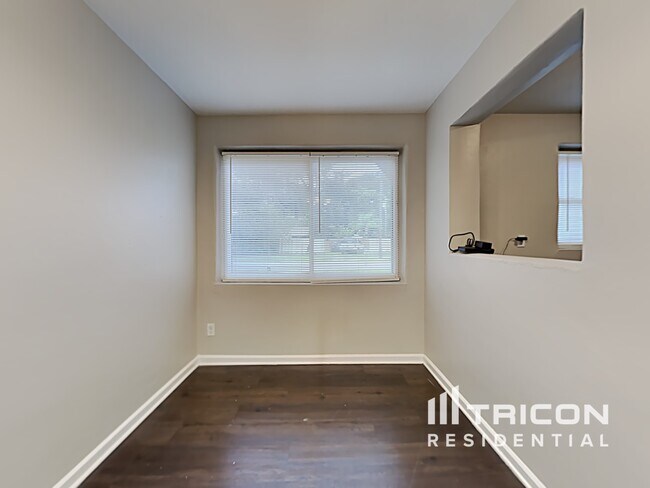 Building Photo - 406 4th Ave NW