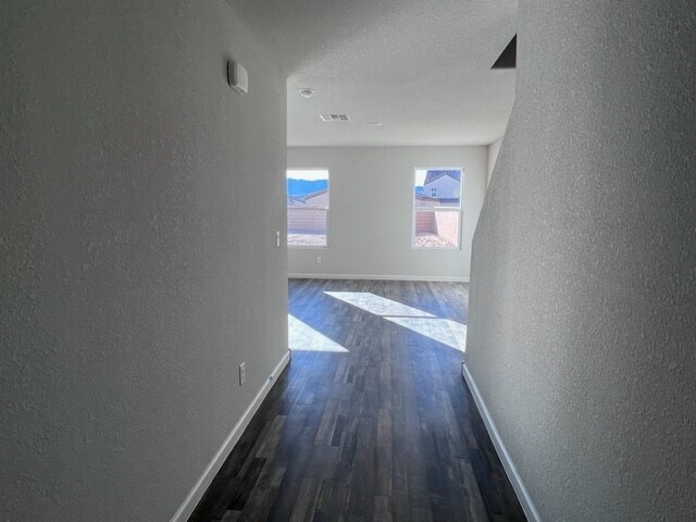 Building Photo - 2415 Village Dr