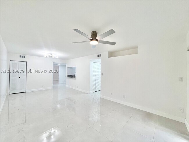 Foto del edificio - 842 NW 92nd Ave