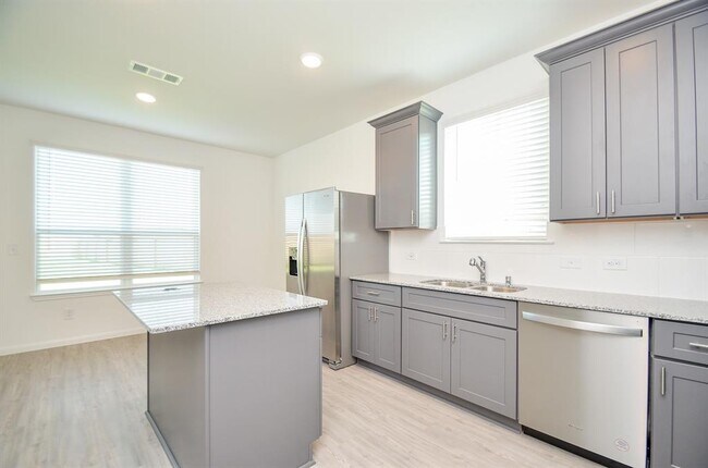 Building Photo - 17903 Cranberry Scoop Dr