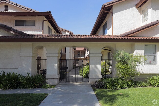 Building Photo - 6051 Greenleaf Ave