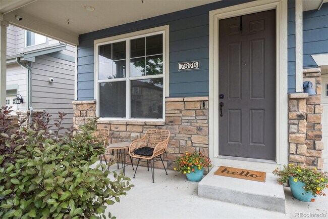 Foto del edificio - "Charming 3-Bed Sanctuary in Englewood: Spacious 3,089 Sq Ft with 2.5 Baths!"