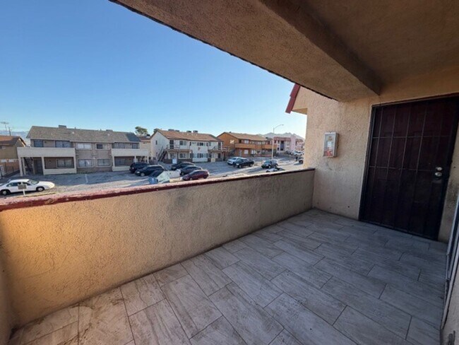 Building Photo - 2 BEDROOM 2 BATH, SECOND FLOOR UNIT, COMPLETELY RENOVATED, NEAR NELLIS AFB!