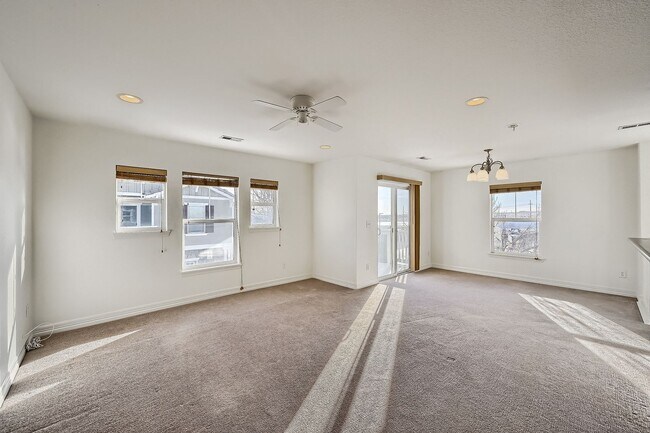 Building Photo - Two Bedroom Condo in Englewood