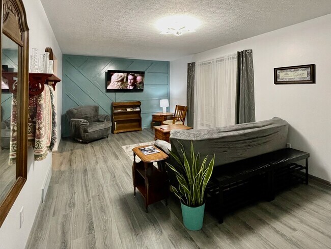 Foto del edificio - 145 Ridgeway Dr W