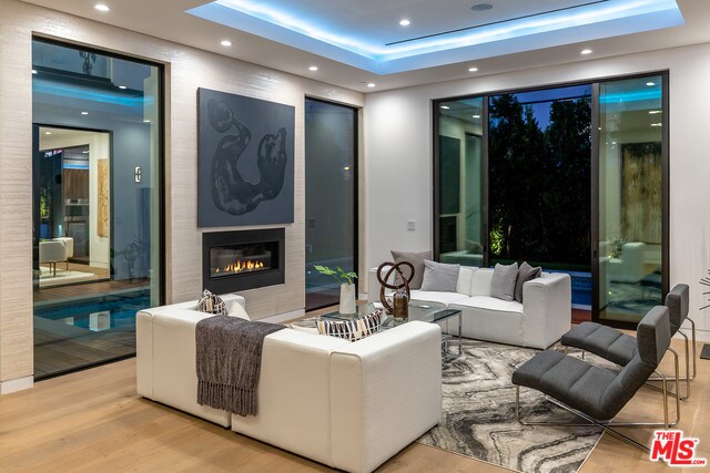 Foto principal - 15241 Greenleaf St