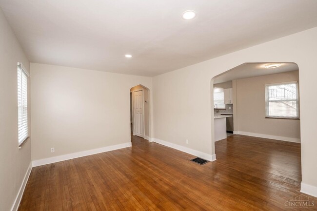 Building Photo - 3555 Harrow Ave