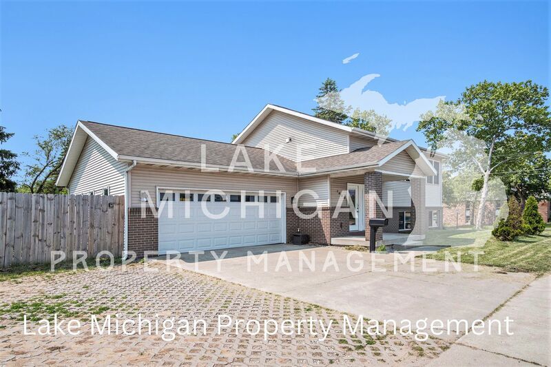 Primary Photo - 1460 Michigan St NE