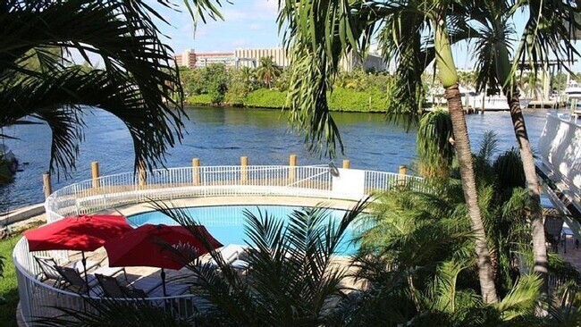 Foto del edificio - 1705 N Riverside Dr