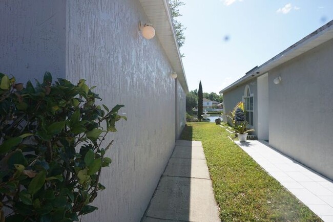 Foto del edificio - 3 Bedroom Home with Garage