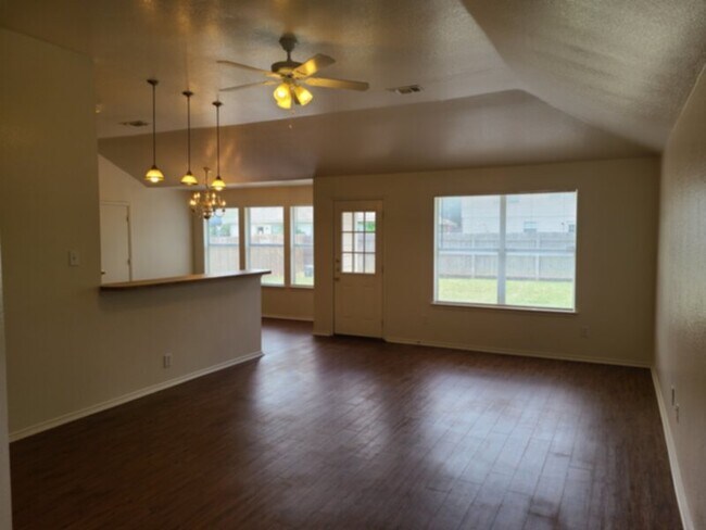 Building Photo - Nice Single Family in West Fort Worth