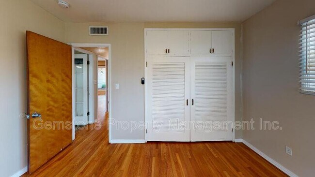 Foto del edificio - 4947 63rd St