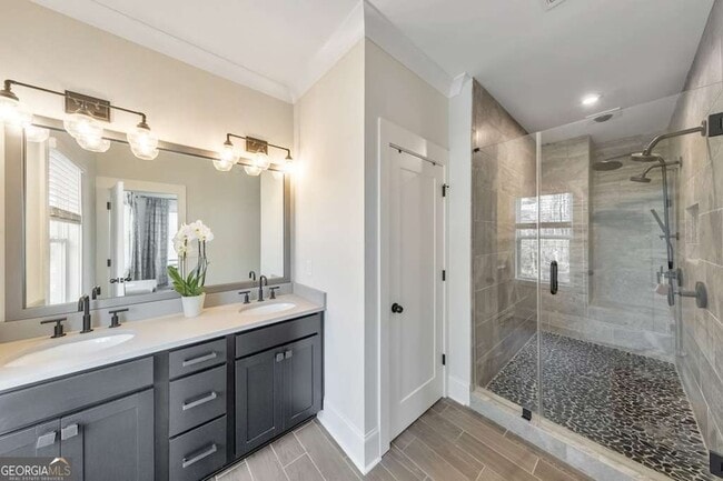 Foto del edificio - 320 Oak Arms Wy