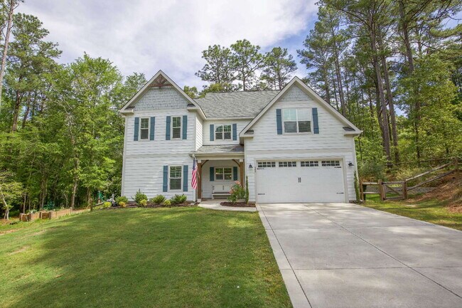 Foto del edificio - "Charming 4-Bedroom Retreat with Fireplace and 3 Full Baths in Aberdeen!"