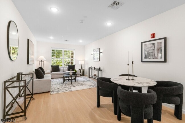 Foto del edificio - 70 Ridgedale Ave