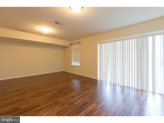 Building Photo - 618 Jacobsen Cir