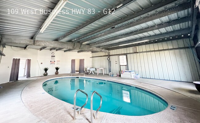 Building Photo - Furnished home