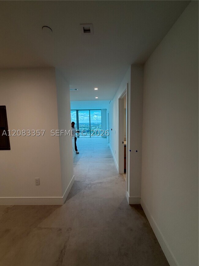 Building Photo - 2411 Laguna Cir