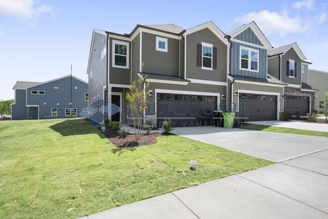 Foto del edificio - End-Unit Townhome with Loft, Open Floor Plan & Patio, Conveniently Located Near Dining, Shopping,...