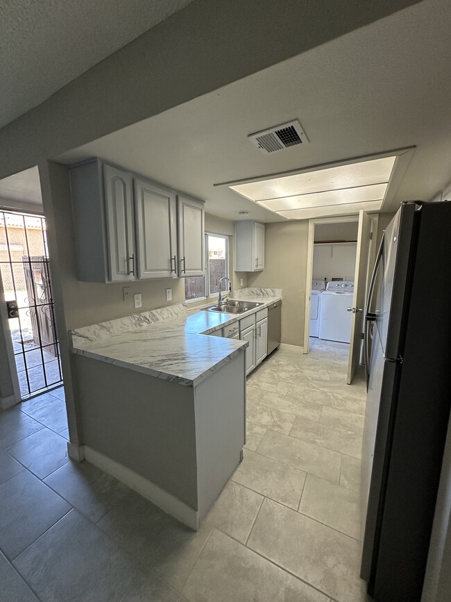 Building Photo - 6944 W Monterosa Cir