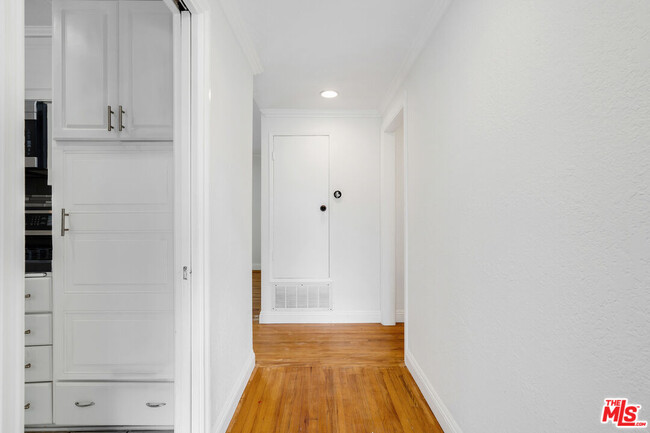 Building Photo - 816 Boxthorn Ave