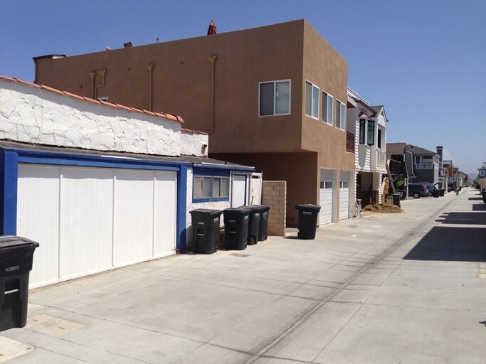 Building Photo 2 - Newport Beach Triplex
