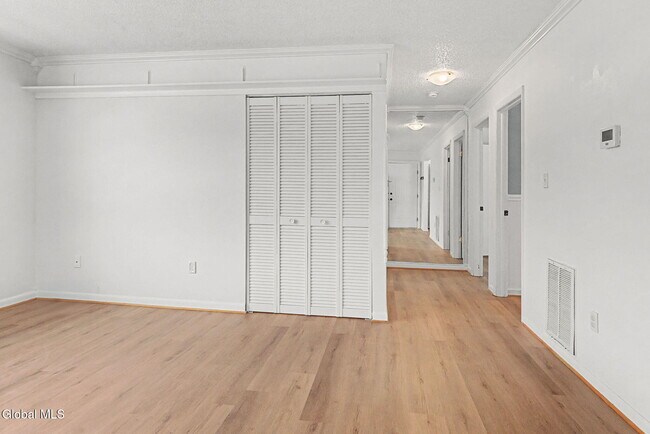 Foto del edificio - 25A Pine Ln