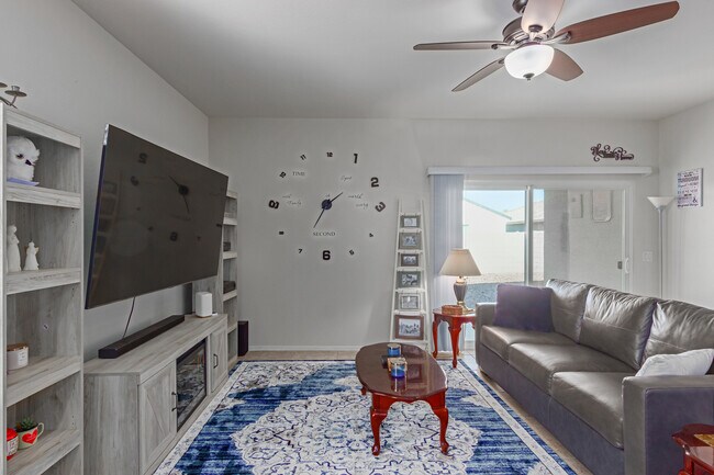 Foto del edificio - 4708 W Orange Ave
