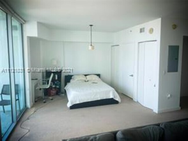 Building Photo - 350 S Miami Ave