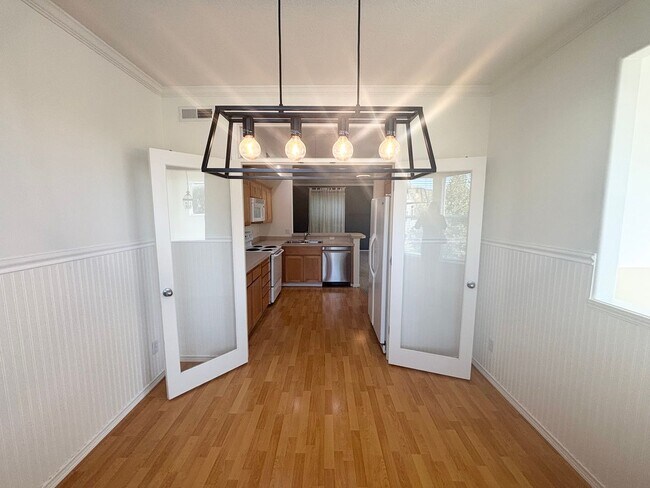 Foto del edificio - 3 Bedroom Forest Heights Condo! Water & Se...